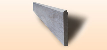 Dal battiscopa prendiamo le sagome del gradino scelto da noi e riprendiamo la forma ad idrogetto per creare i battiscala